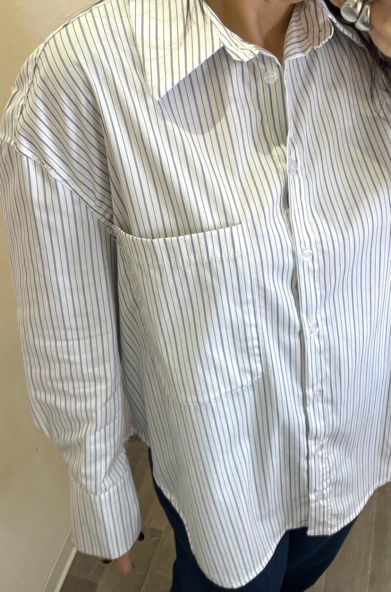 Camicia bacchettata blu con polsino alto - immagine 2