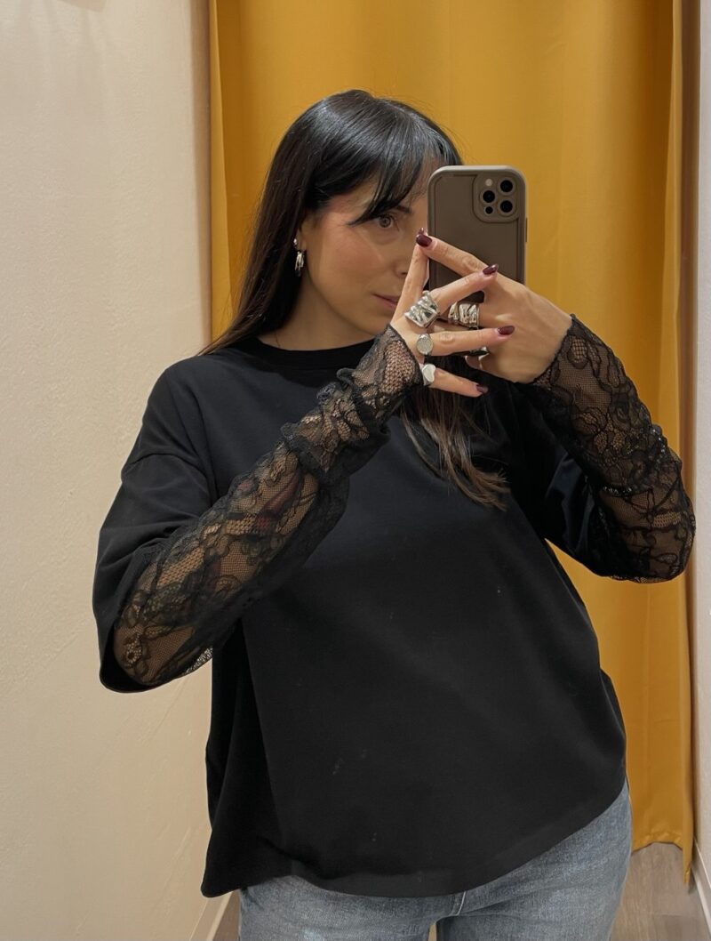 T-shirt maniche in pizzo nera Susy mix - immagine 5