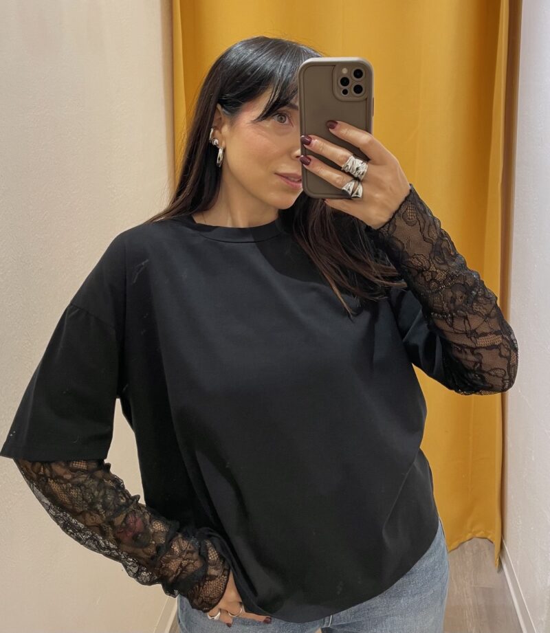 T-shirt maniche in pizzo nera Susy mix - immagine 2