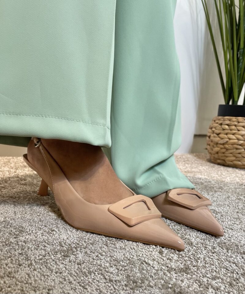 Slingback nude in vernice