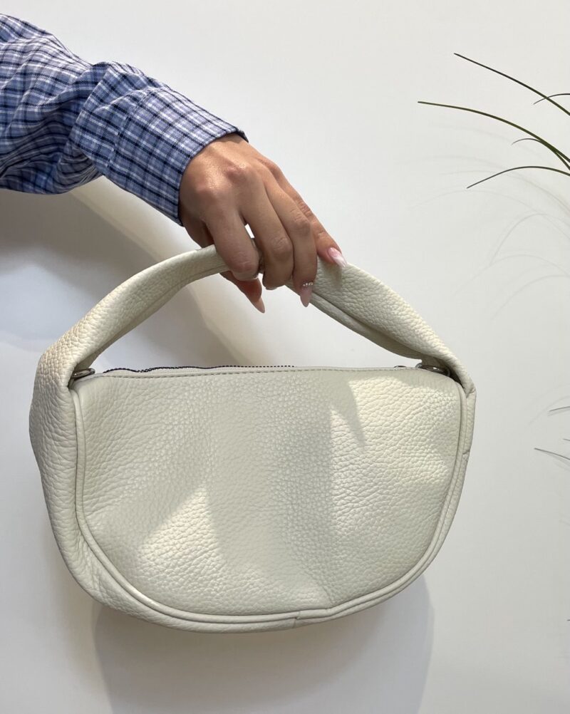 Borsa mezzaluna panna con occhielli - immagine 3