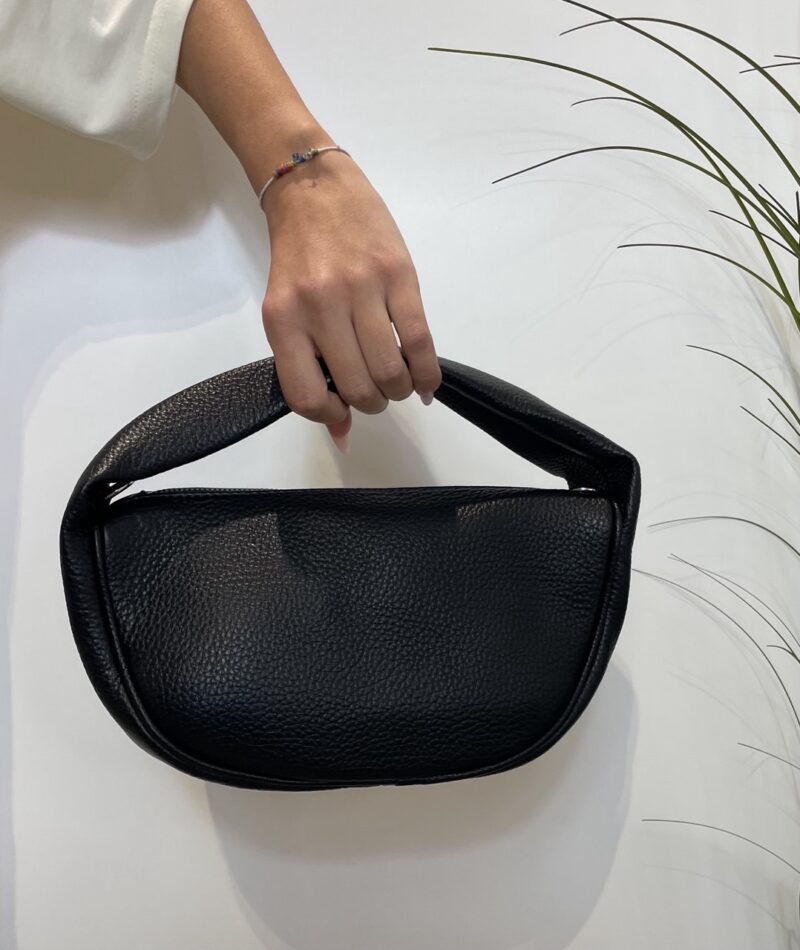 Borsa mezzaluna nera con occhielli - immagine 2
