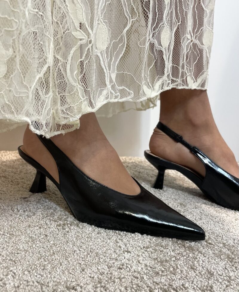 Slingback accollata