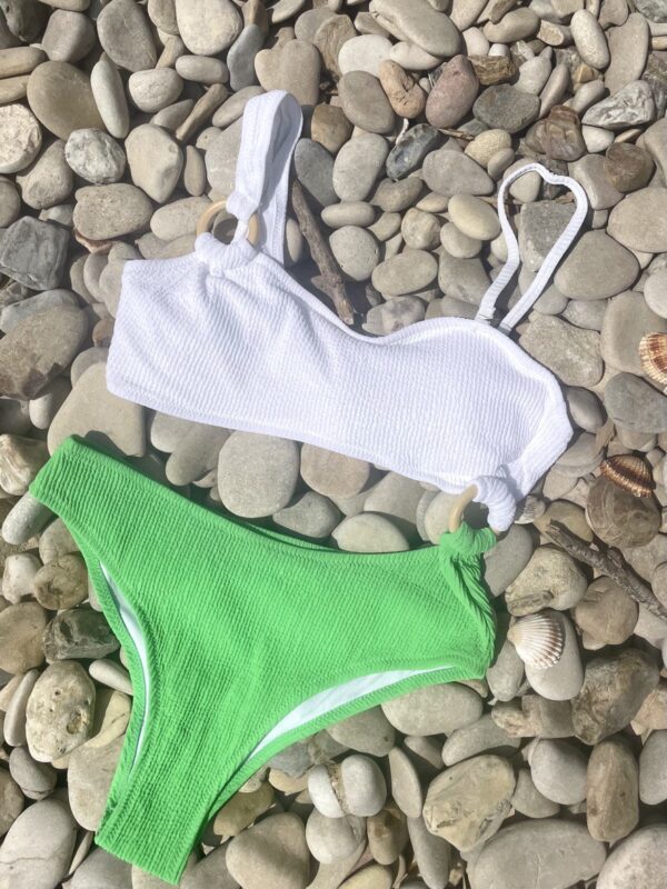 Costume intero cut-out goffrato con anelli verde