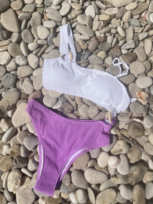 Costume intero cut-out goffrato con anelli lilla